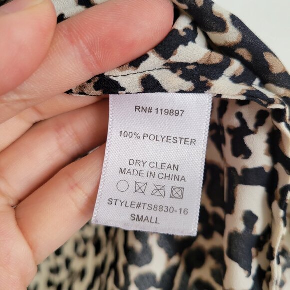 19 Cooper Tan Cheetah Leopard Animal Print V Neck Short Sleeve Blouse Size Small - Picture 10 of 11